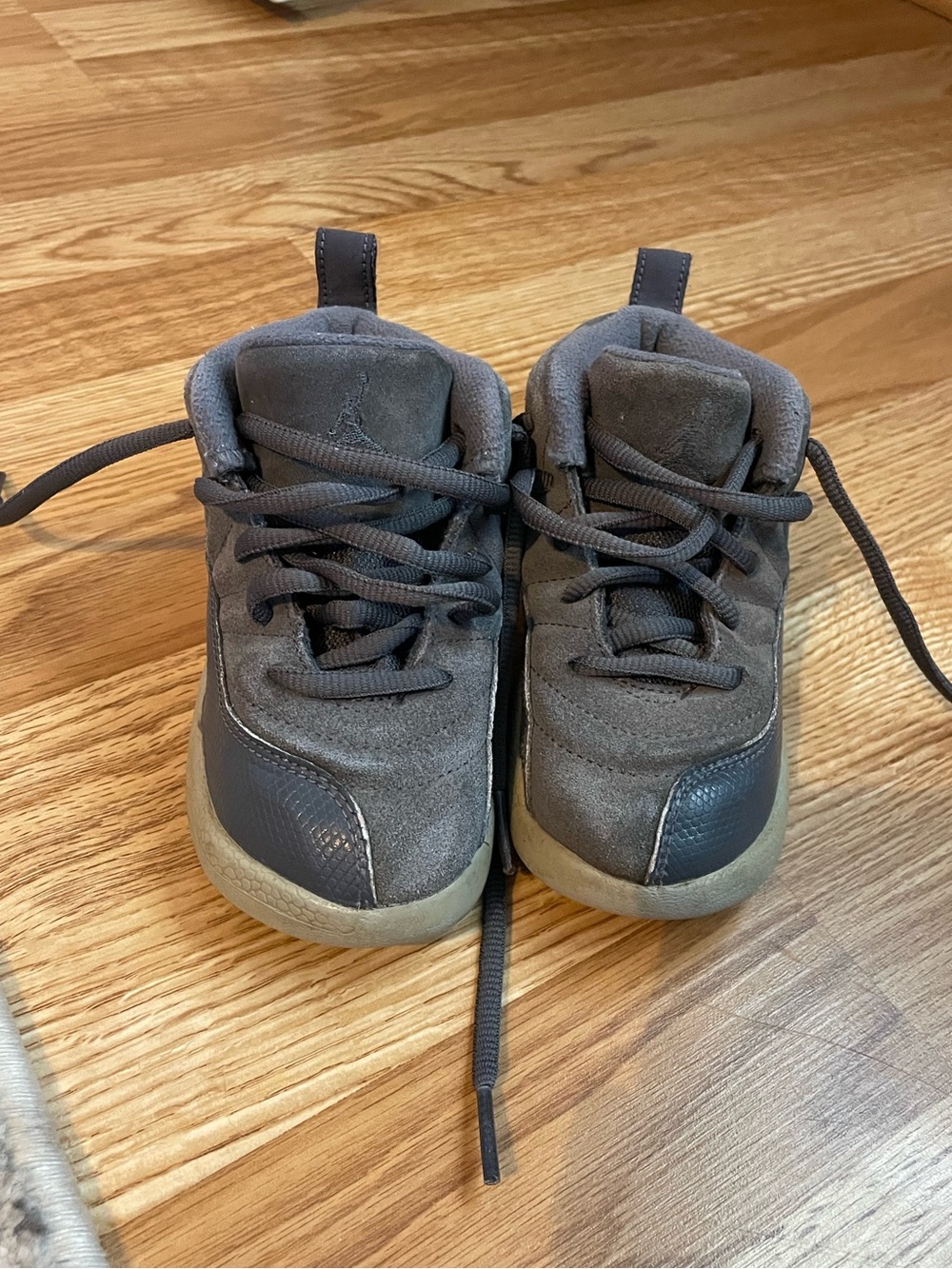 Jordan 12 Retro Dark Grey Toddlers Size 9C 2017 Suede‎ Wolf Grey
